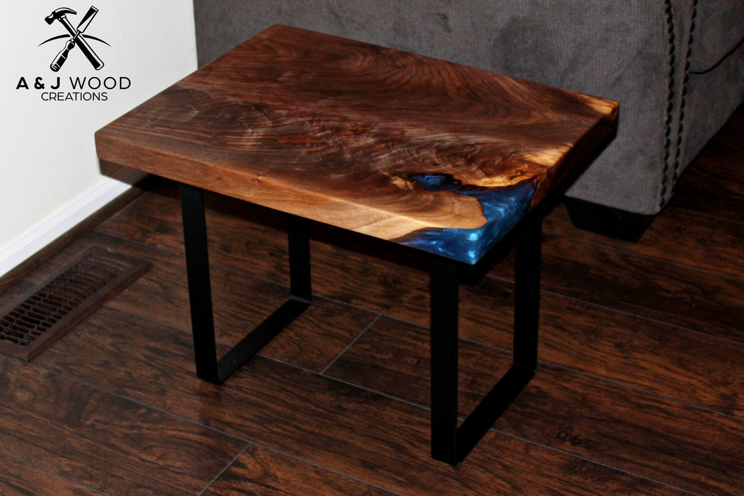 Side table in walnut and epoxy
